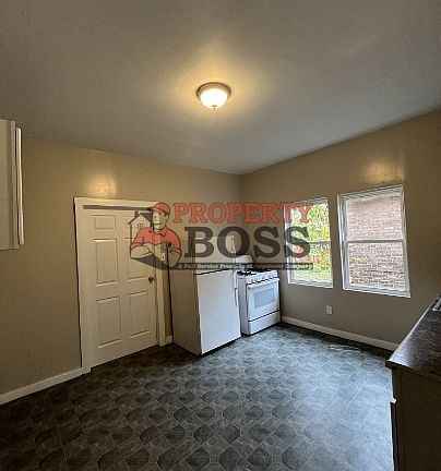 5th image of 1061 Tyler St