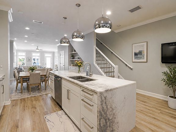 4th image of 630 3rd Ave S