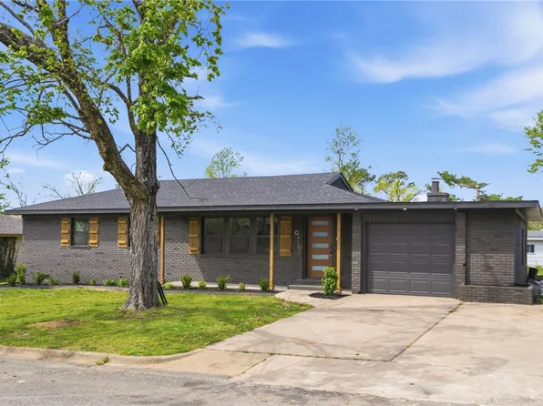 916 S 13th Pl, Rogers, AR 72758