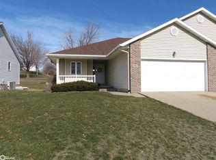 608 Thunderbird Dr, Marshalltown, IA 50158