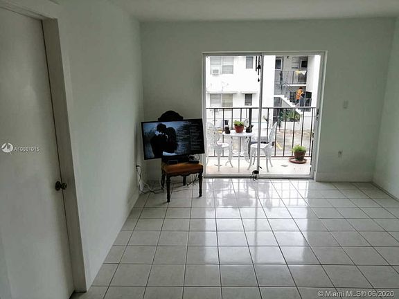 3rd image of 990 Biarritz Dr APT 202