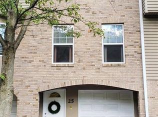 25 Run St, Carnegie, PA 15106