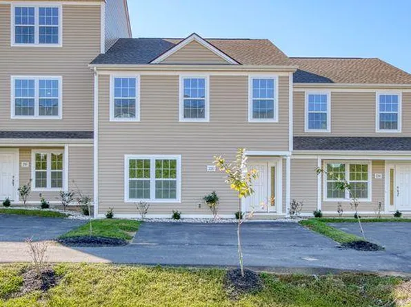 220 Twisted Oak Dr NW, Christiansburg, VA 24073