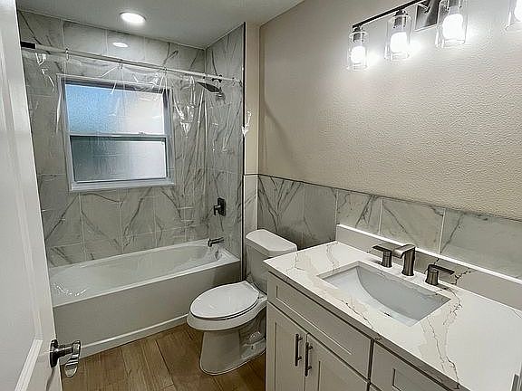 4th image of 3819 Anna Dr