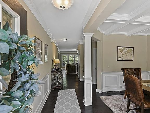 5th image of 1500 Roswell Manor Cir