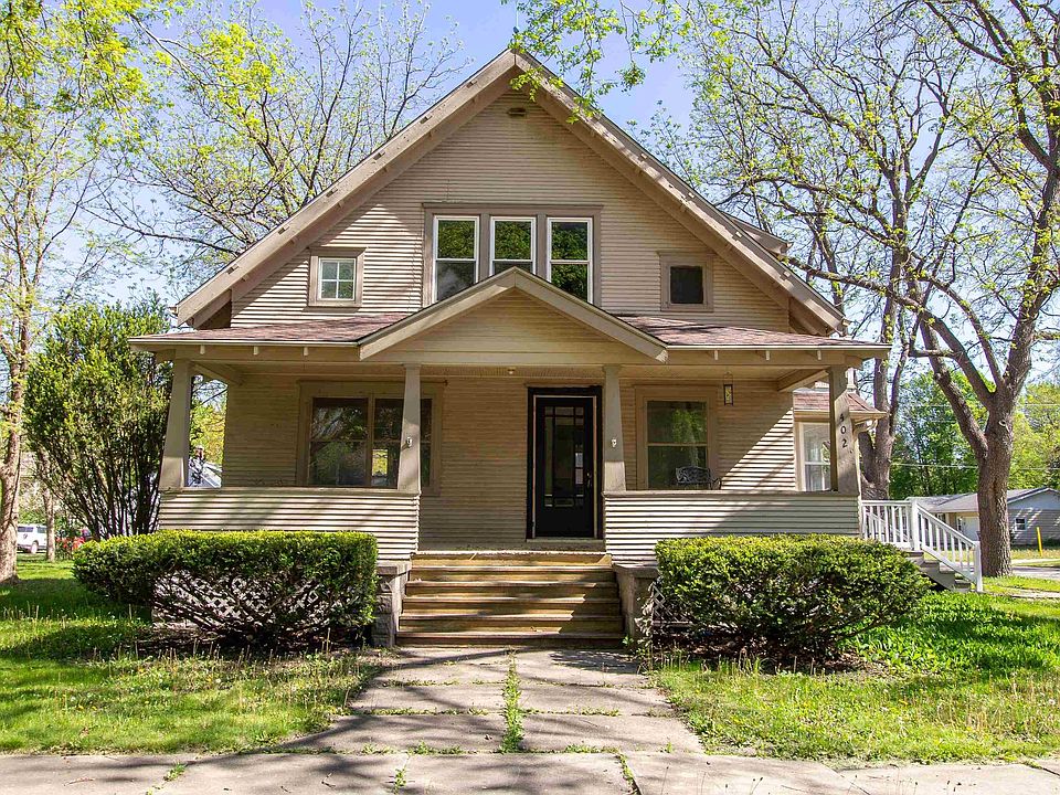1st image of 402 Flower St