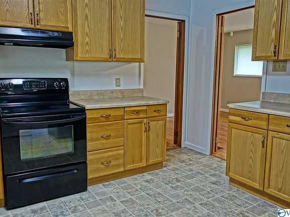 3rd image of 4619 Ardmore Dr NW