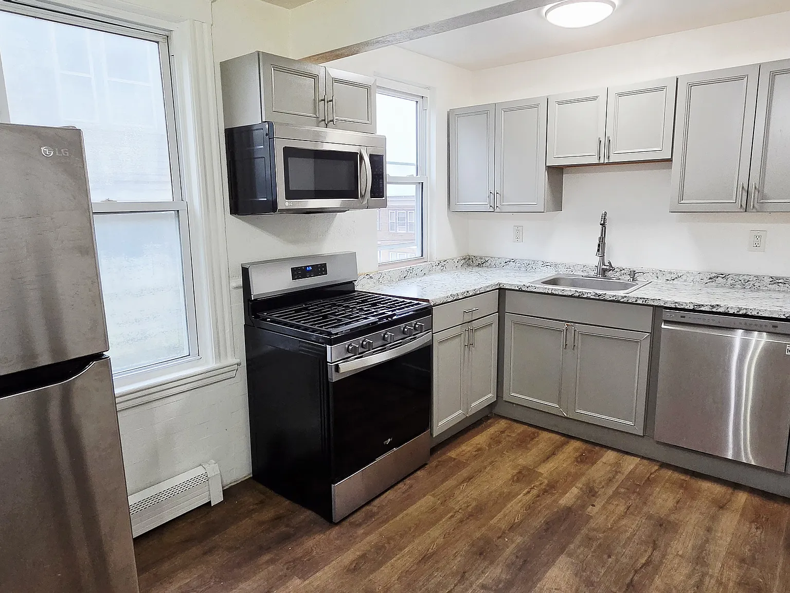 3 bed, 1334 sqft, $2,900 — Photo 1