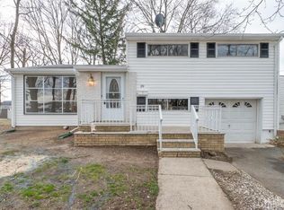 39 Florence Dr, Parlin, NJ 08859