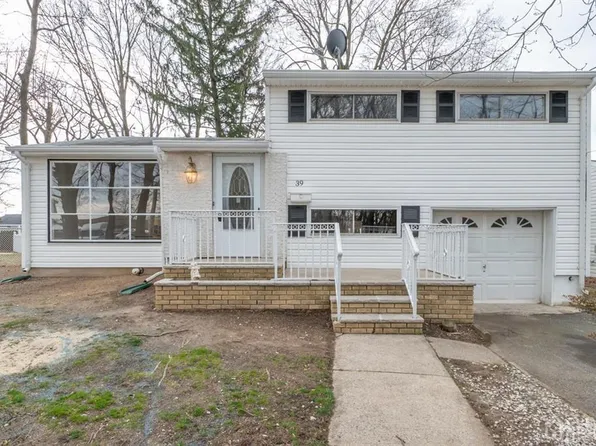 39 Florence Dr, Parlin, NJ 08859