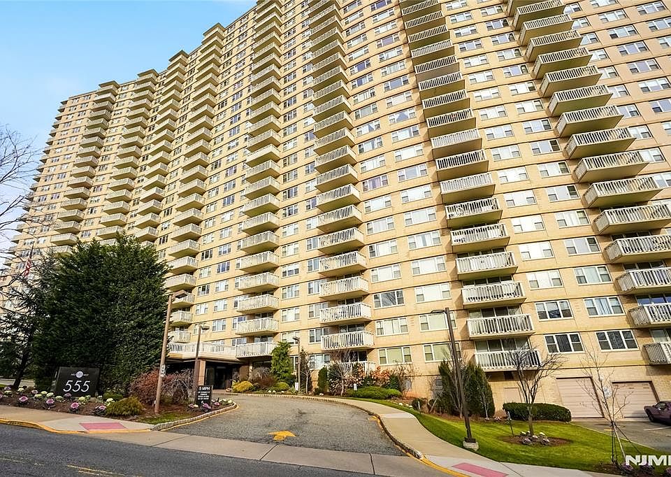 1st image of 555 North Ave APT 17P