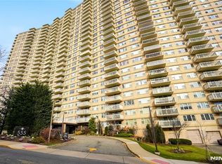 555 North Ave APT 17P, Fort Lee, NJ 07024