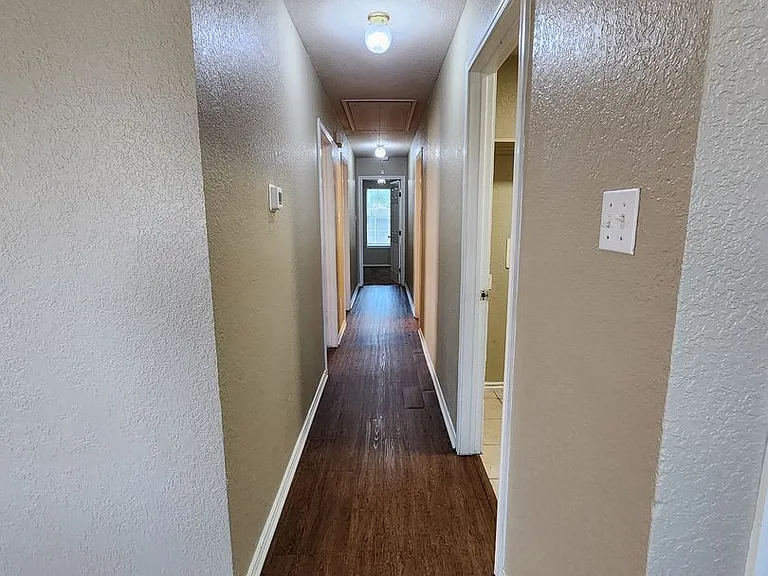 Roomy 3 Bedroom Duplex In S. Fort Worth — Photo 9
