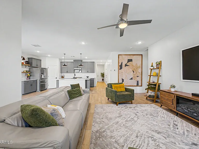 8620 W Hayward Ave — Photo 5