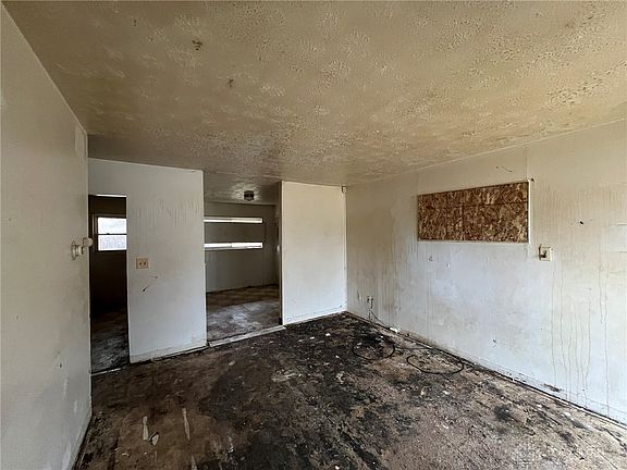 2nd image of 1307 Newport Dr