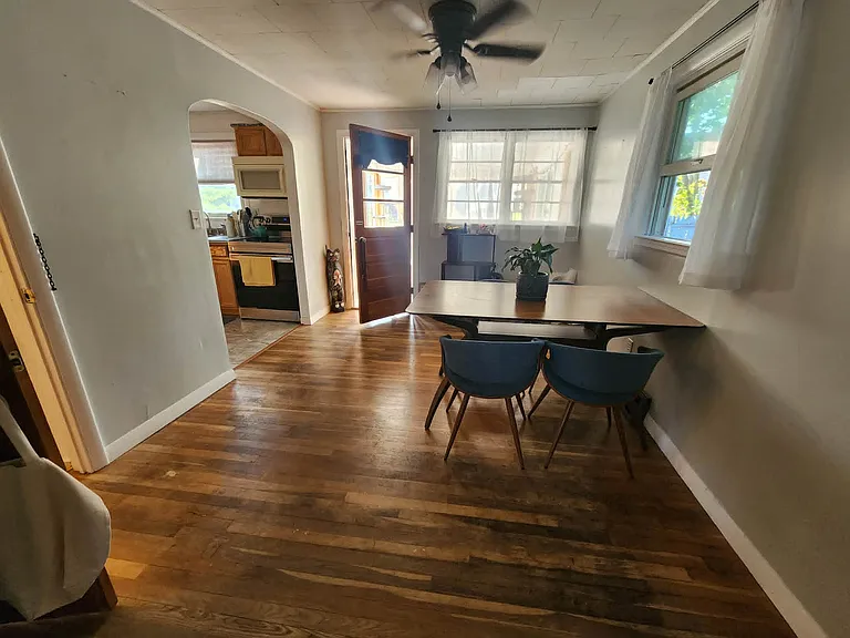 622 Essex St — Photo 13
