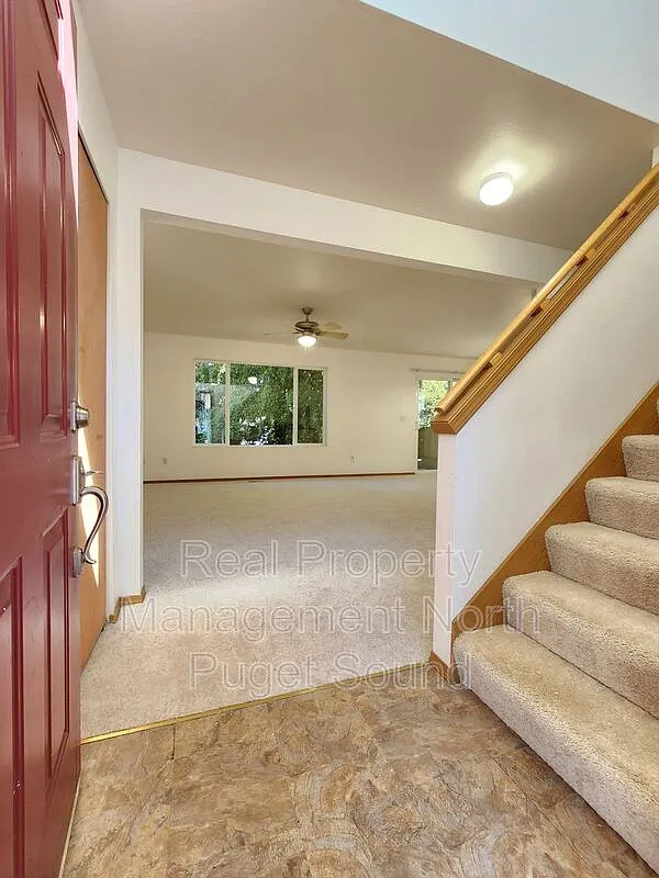 3 bed, 1.5 bath, 1360 sqft, $3,350 — Photo 3