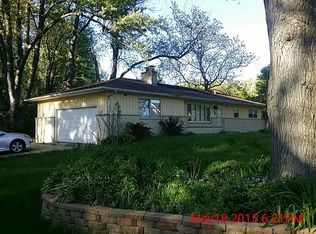 960 N Shore Dr, Crystal Lake, IL 60014
