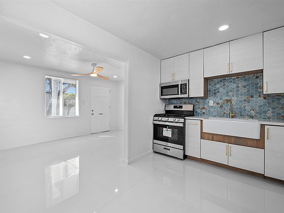 3rd image of 3917 Haines St #3927