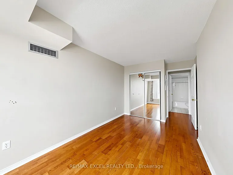 28 Pemberton Ave #706 — Photo 14