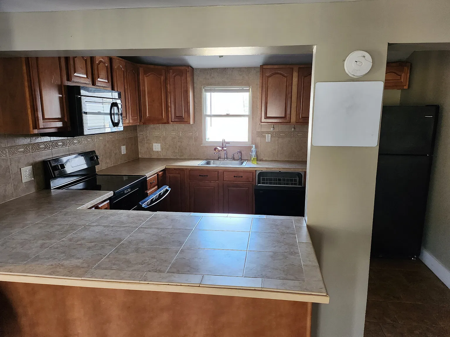 4 bed, $2,400 — Photo 4