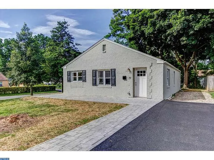 37 Scarlet Ave photo 1