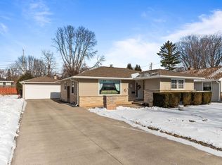 1018 W Parkway Blvd, Appleton, WI 54914