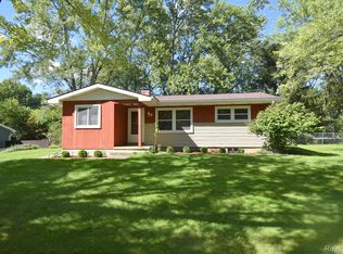 8520 2nd St, Pinckney, MI 48169