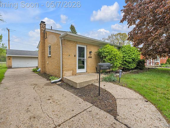 3rd image of 37022 Pinewood Rd