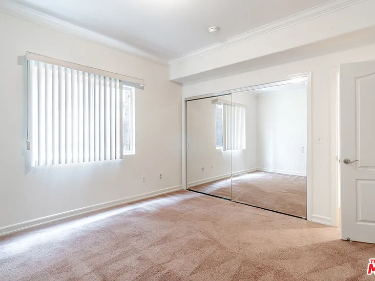2335 S Bentley Ave #104 — Photo 29