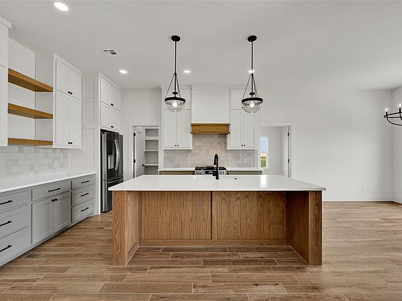 4th image of 5511 NE Minnow Ln