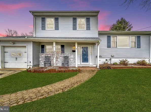 16 Carl Sandburg Dr, Hamilton, NJ 08690