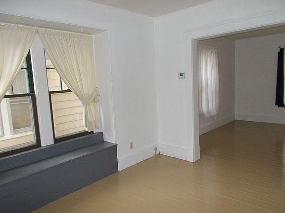 5th image of 1348 Woodland St NE