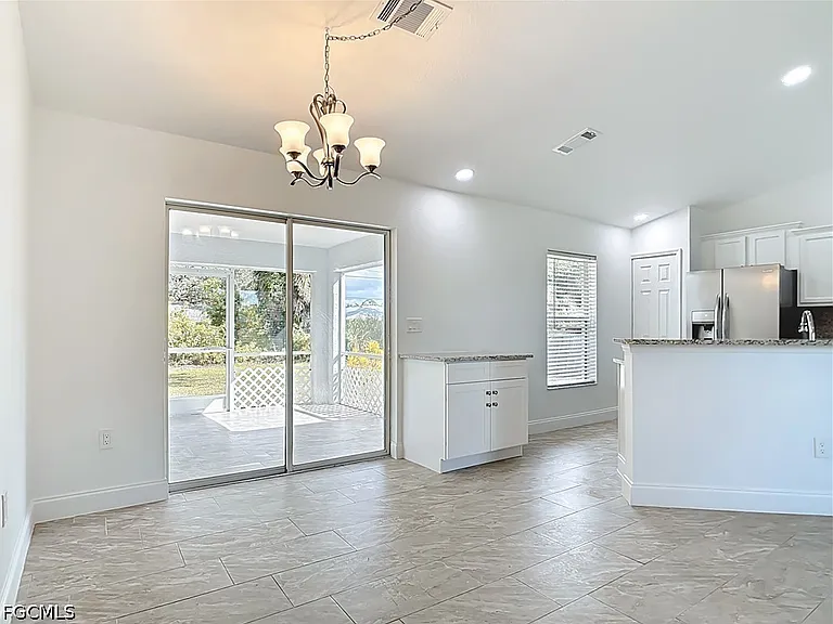 18522 Robinson Ave — Photo 6