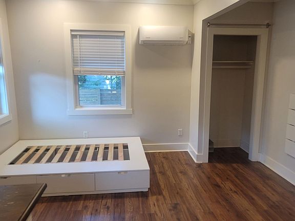 Bed, living, closet.