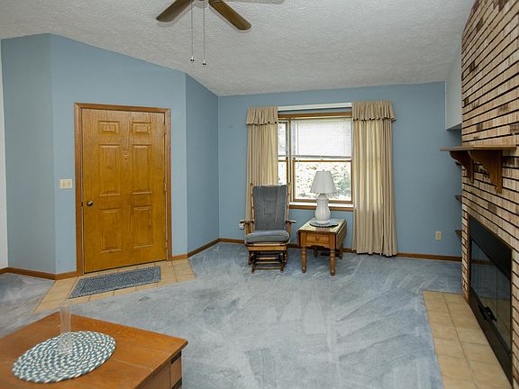 8926 n 40th-104