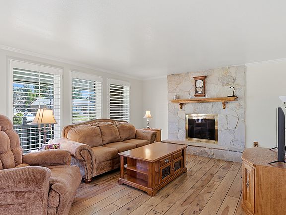 3rd image of 1242 Earl Way