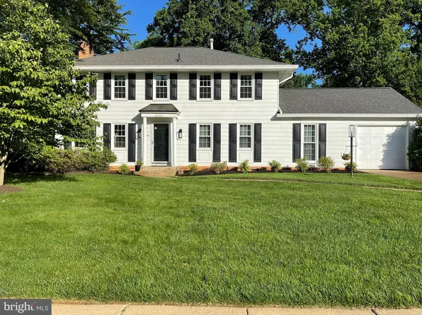 8949 Miller Ln, Vienna, VA 22182