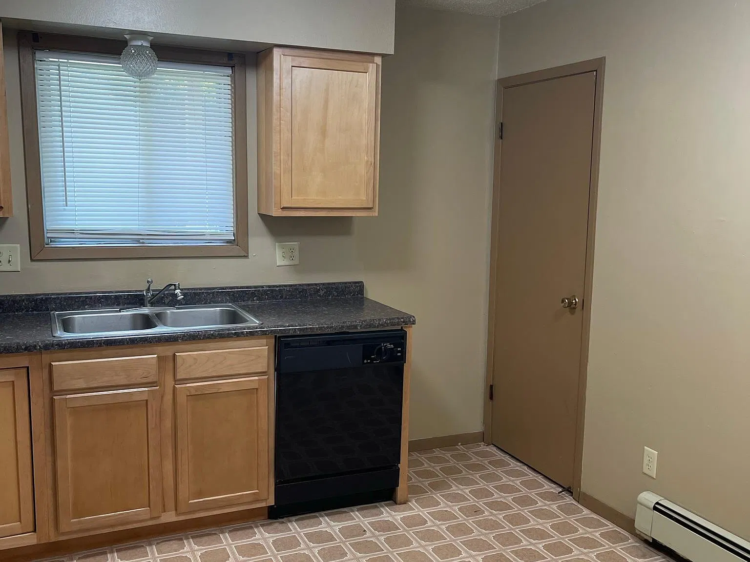 118 N Johnson St — Photo 3