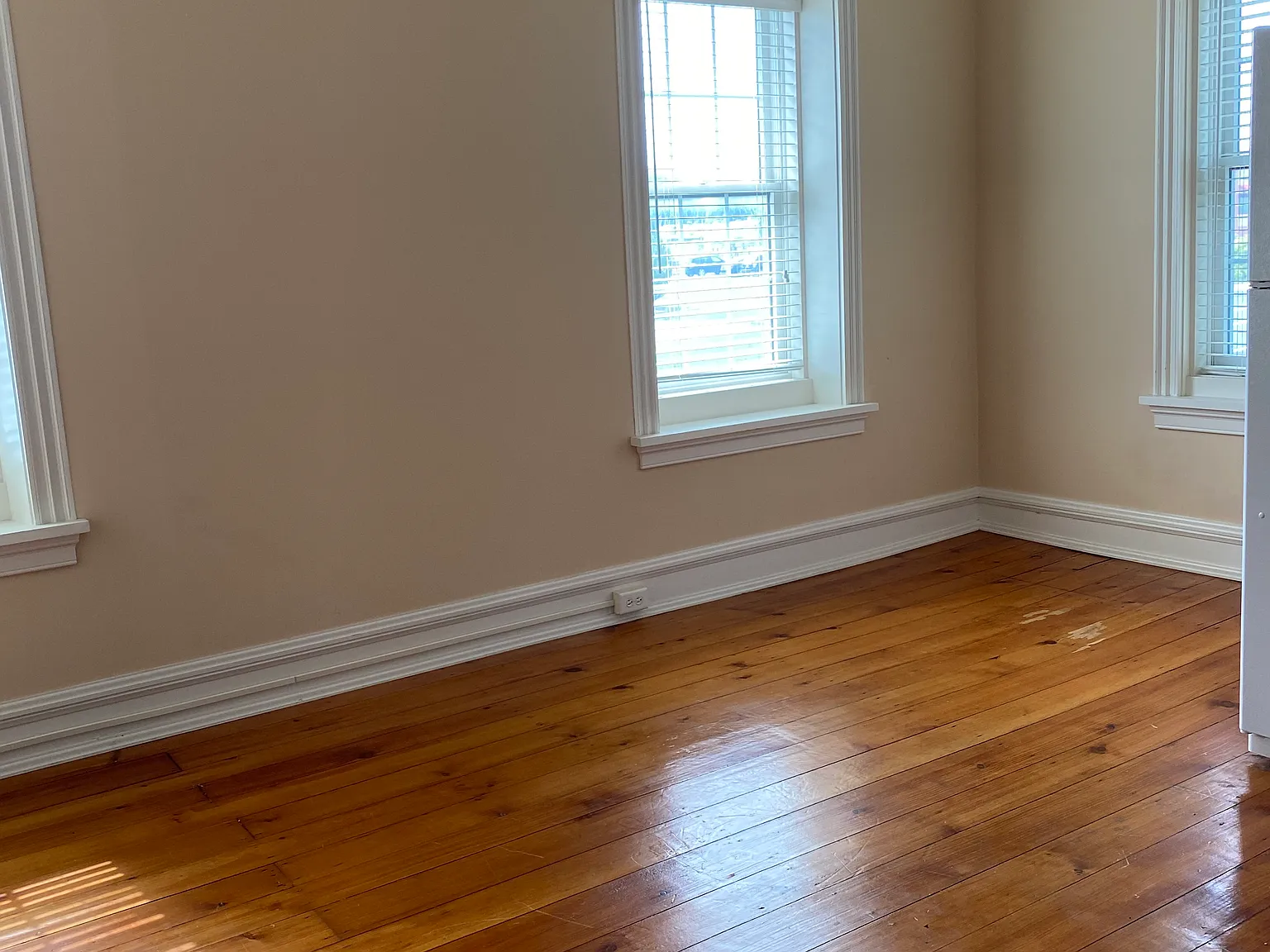 2 bed, 1000 sqft, $1,500 — Photo 4