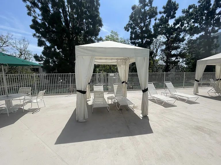 100 S Doheny Dr #313 — Photo 25