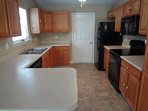 5th image of 534 Charnwood Pkwy