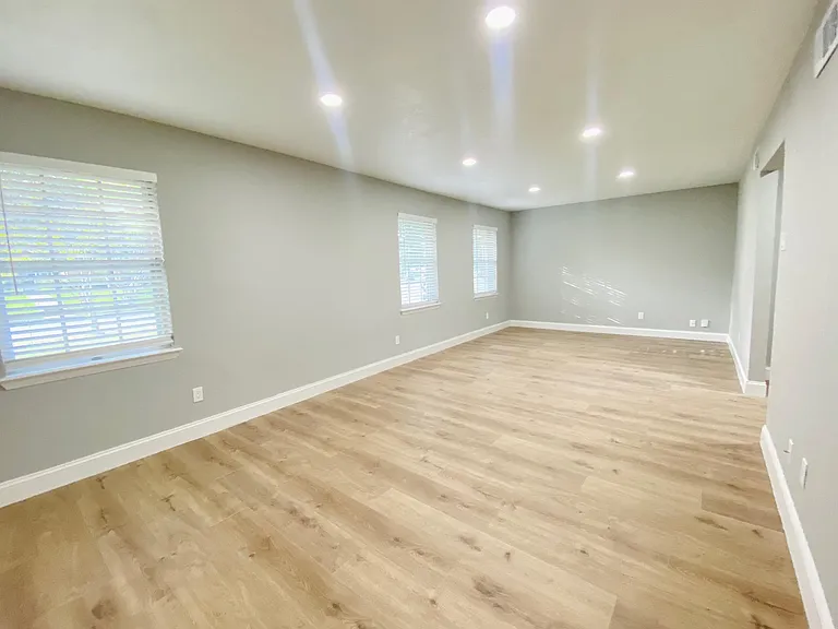 7404 Walling Ln — Photo 7
