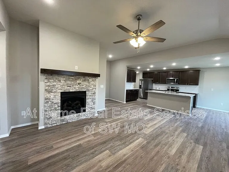 2108 N 21st St — Photo 2