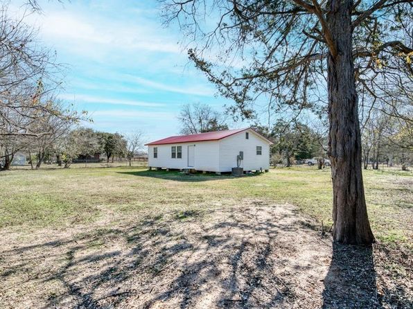 9393 Willow St, Midway, TX 75852
