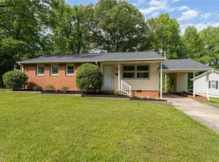 1601 Bonaventure Rd, Greensboro, NC 27408