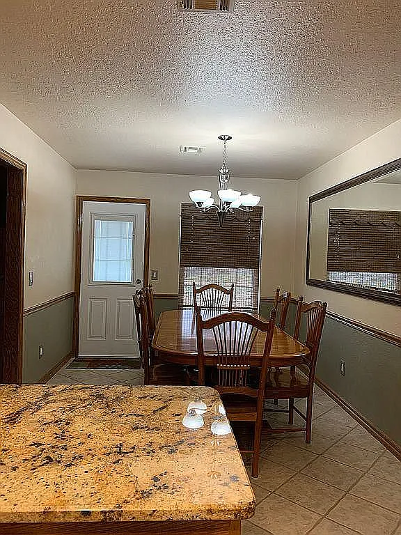 4 bed, 1873 sqft, $1,900 — Photo 4