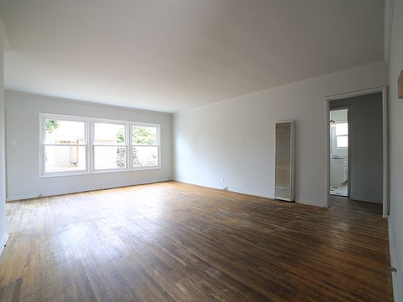 3rd image of 831 Maxine Ave