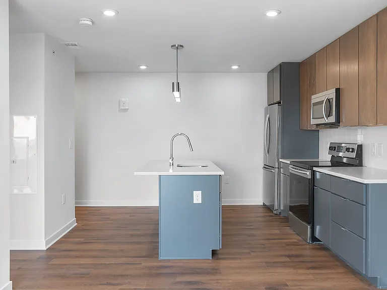 Graduate Pointe — Photo 16