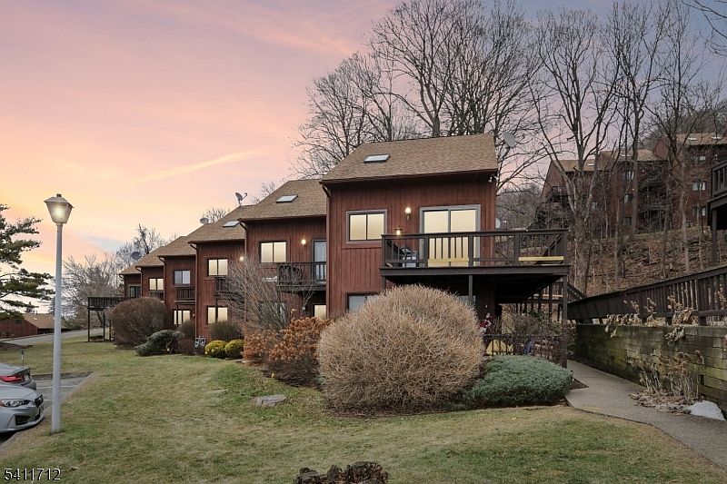 1st image of 1 Deer Valley Ln #3